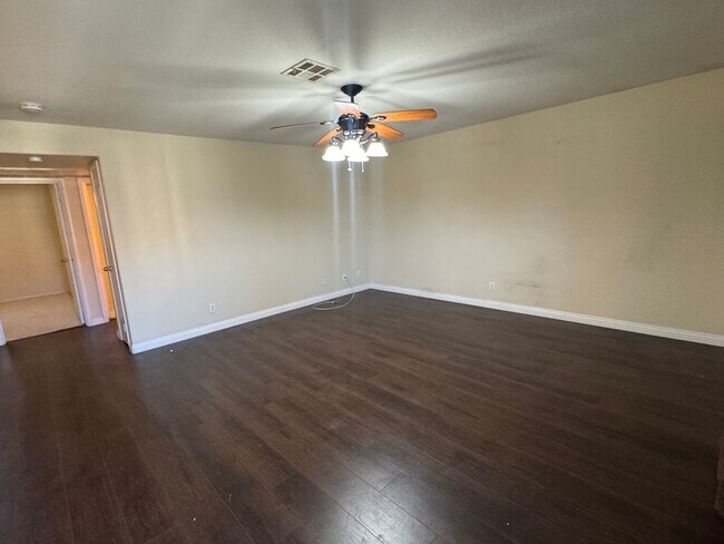 Building Photo - Two Bedroom Two Bathroom Fully Furnished Condo