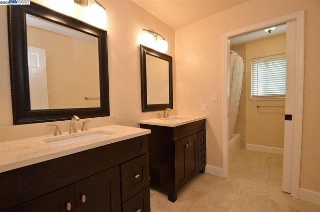 Building Photo - 2051 Pebble Dr