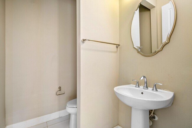 Building Photo - 7114 Edison Pl