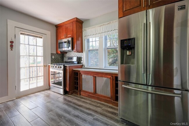 Primary Photo - 440 Sixth Ave