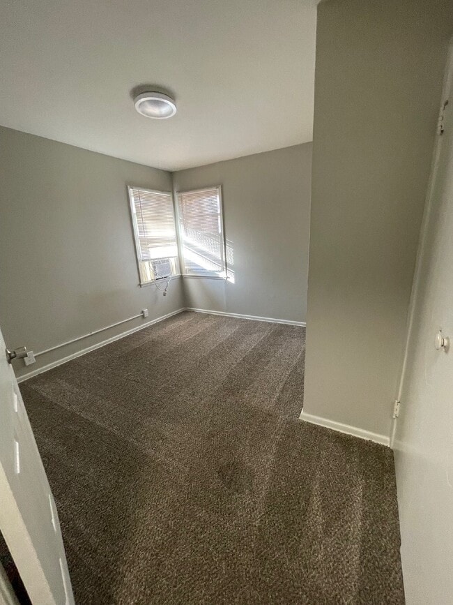 Building Photo - "Charming 2-Bedroom Duplex with Gleaming Hardwood Floors in Wichita!"