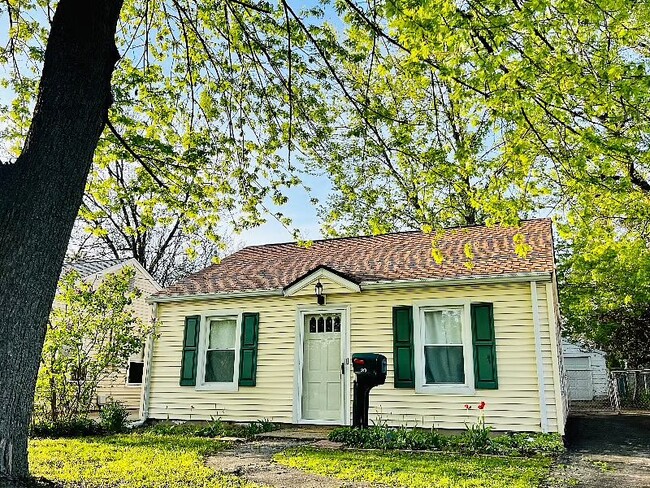 Primary Photo - 913 E Gift Ave