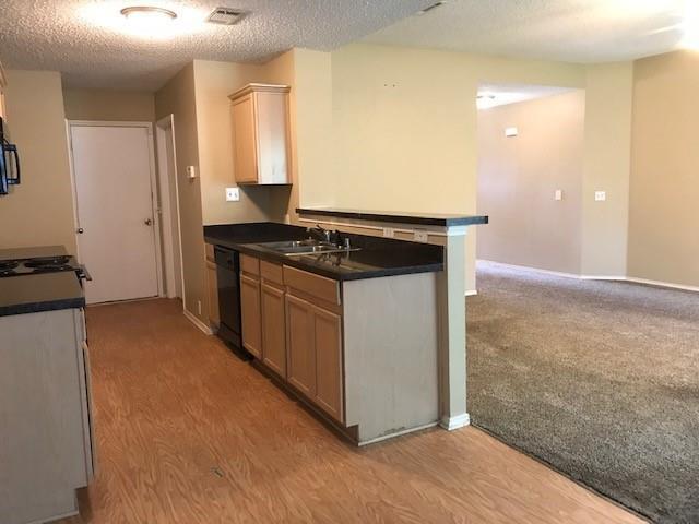 Building Photo - 220 Pinecrest Dr