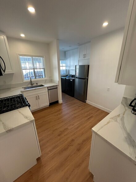 Building Photo - 508 N Windsor Blvd