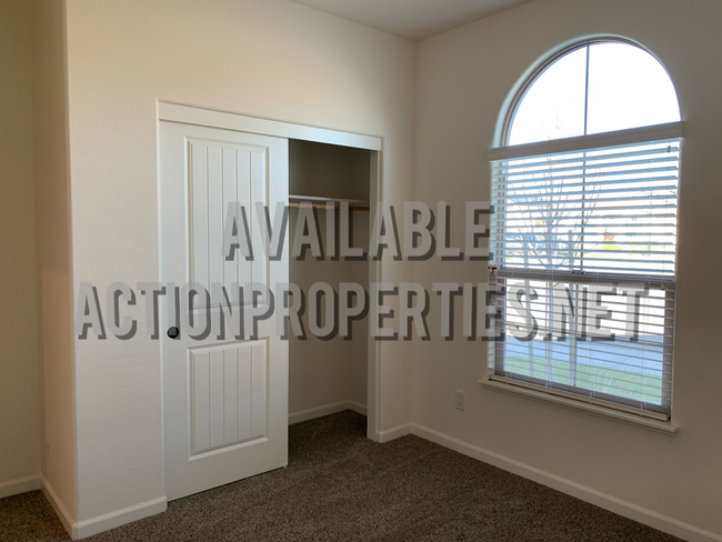 Building Photo - Solar - Whitney Ranch Brand New Home! 3Bed...