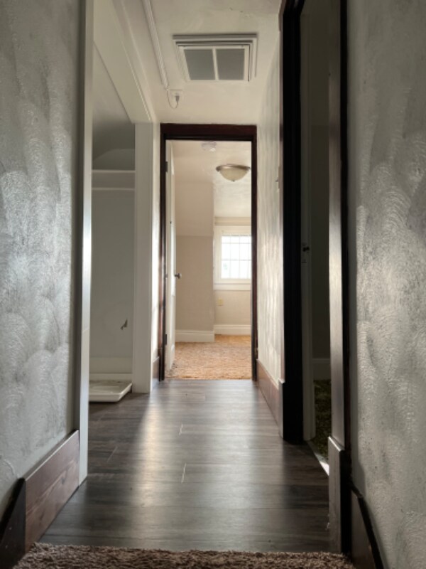 Building Photo - 208 E Front St