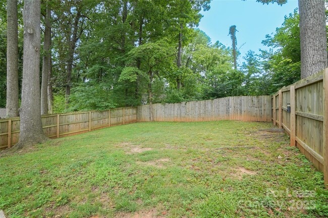Building Photo - 1702 Herrin Ave