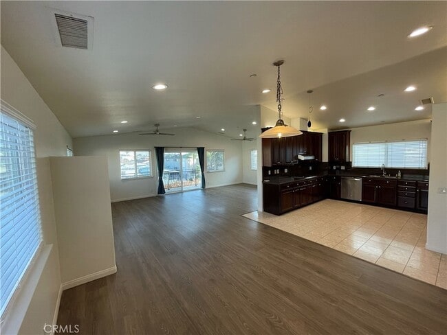 Building Photo - 138 W Canada