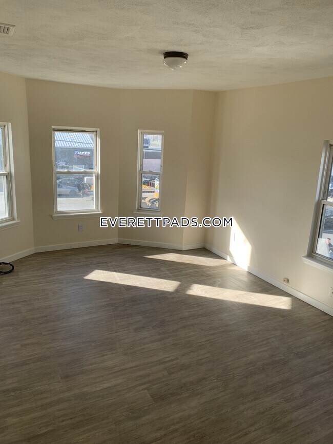 Building Photo - 95 Tremont St