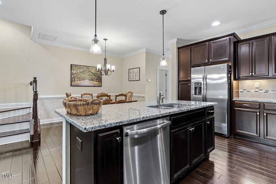 Building Photo - 550 Balsam Fir Dr