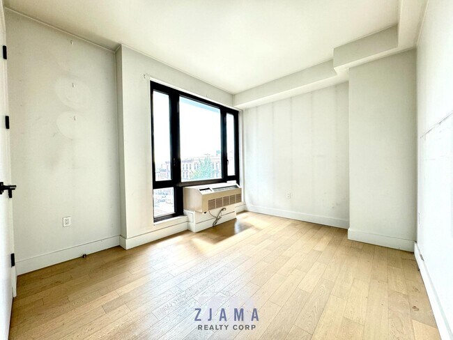 Building Photo - 635 Fourth Avenue
