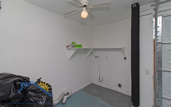 Building Photo - 2 bedroom 1/5 bath in the Village and walk...