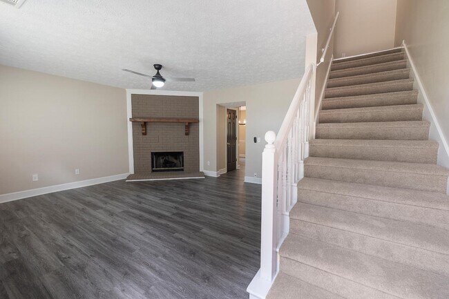 Building Photo - 4071 Hidden Hollow Dr