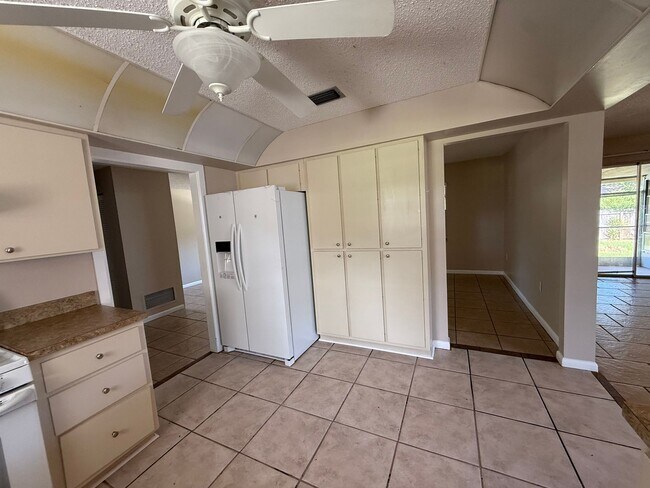Building Photo - SLEEPY HOLLOW 3/2/2 Pool Home