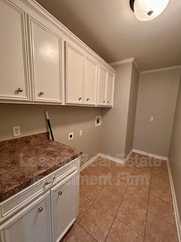 Building Photo - 4933 General Polk Dr