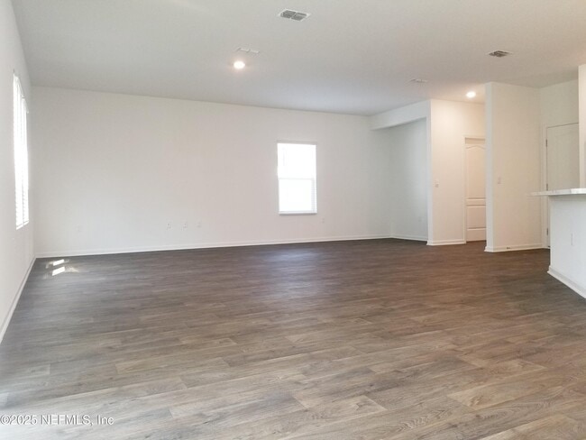 Building Photo - 30 Silver Birch St