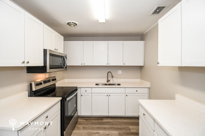 Building Photo - 9245 Danville Ave