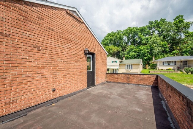 Building Photo - READY FOR MOVE IN! FULLY REMODELED 3-BEDRO...