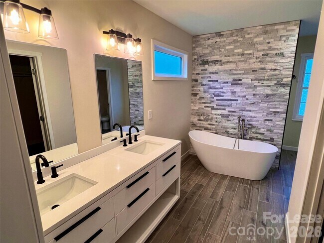 Building Photo - 118 Grace Estates Dr