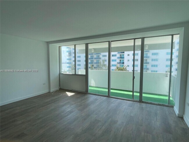 Building Photo - 7545 E Treasure Dr