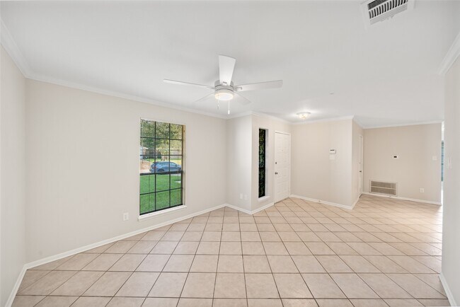 Building Photo - 2707 Foliage Green Dr