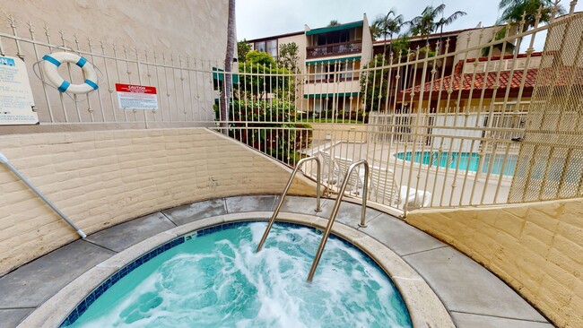 Building Photo - Fully Furnished Condo in La Jolla!! 2 Bedr...