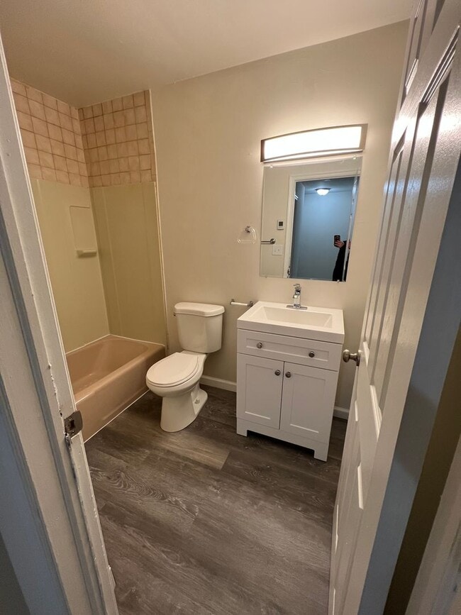 Building Photo - 3 bedroom Townhouse - Northampton School District