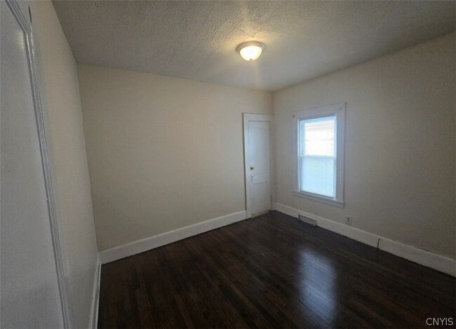 Building Photo - 306 Hillview Ave