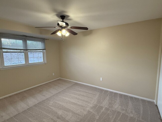 Building Photo - Third-Floor 2BR/1.5BA Condo Near I-695