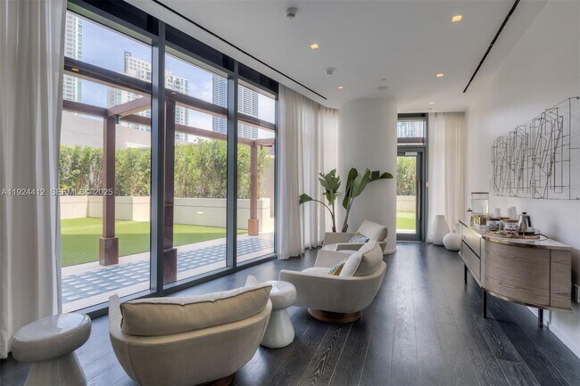 Building Photo - 801 S Miami Ave