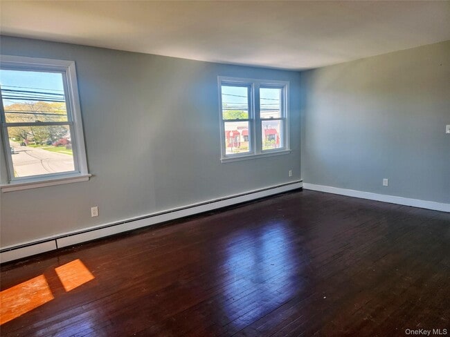 Building Photo - 776 Montauk Hwy