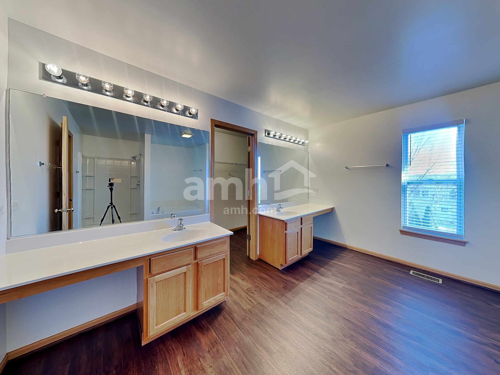 Building Photo - 3217 Kenilworth Ln