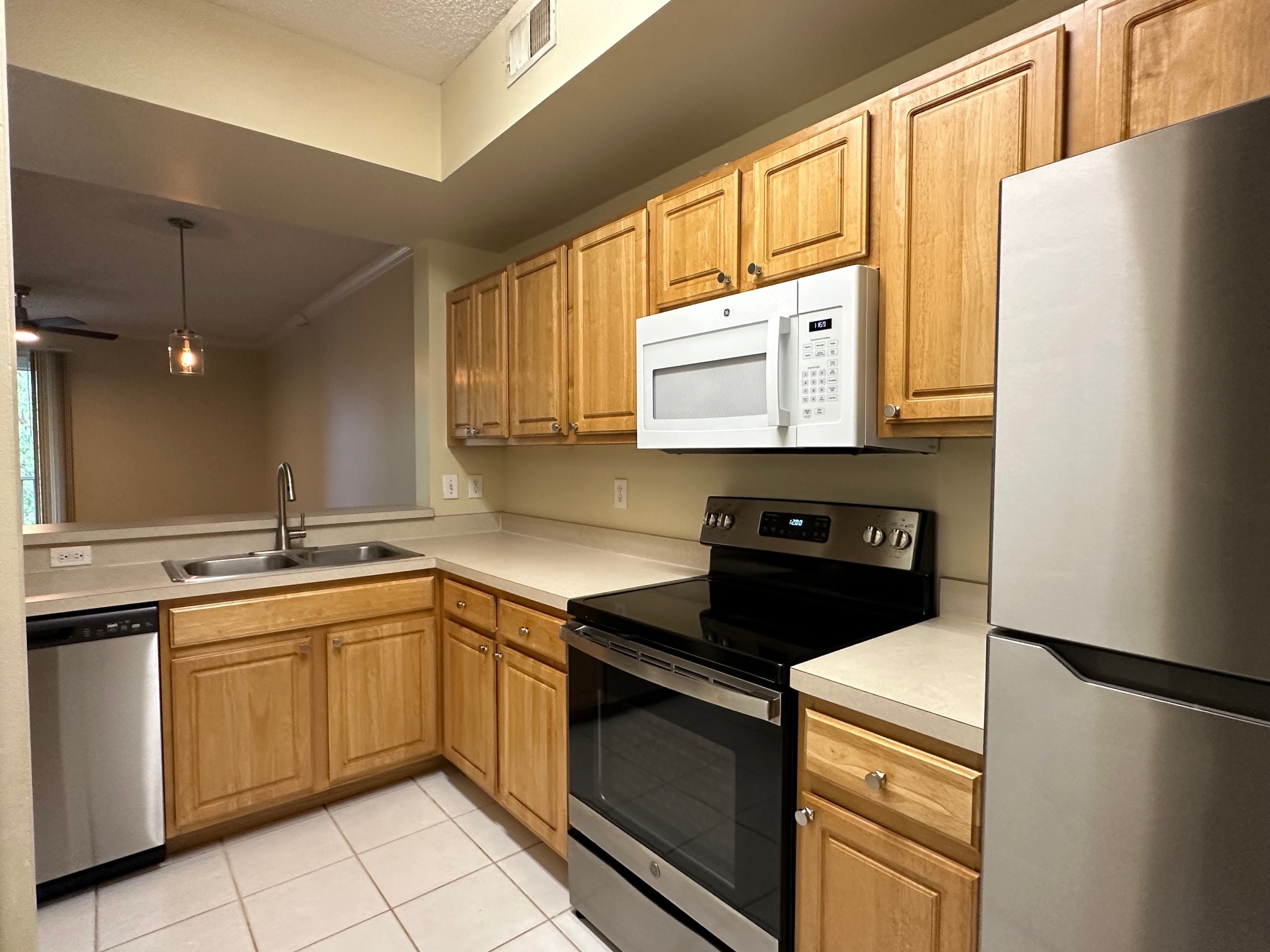 Kitchen- all appliances new within 3 years - 5681 Bentgrass Dr