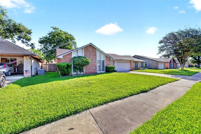 Building Photo - 3031 Shawnee Dr