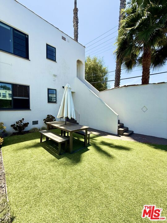 Building Photo - 1143 Cloverdale Ave
