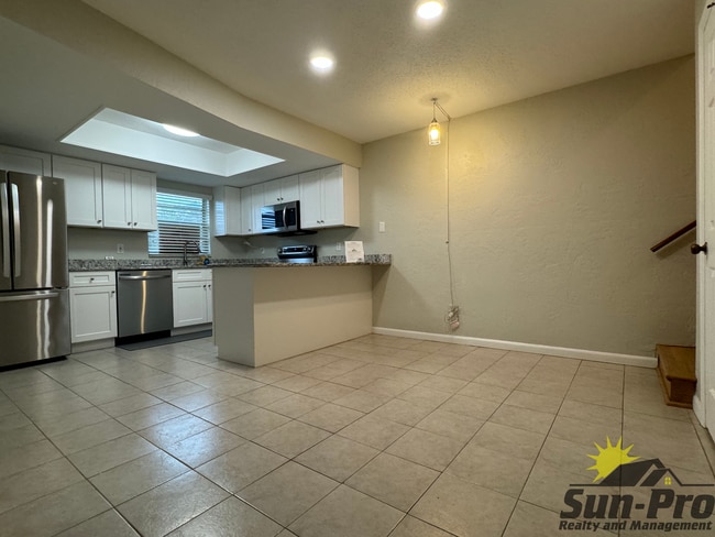 Building Photo - 116 Moonstone Ct