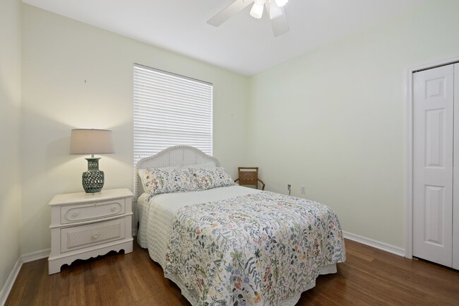 Building Photo - PELICAN MARSH - Spacious condo for annual ...