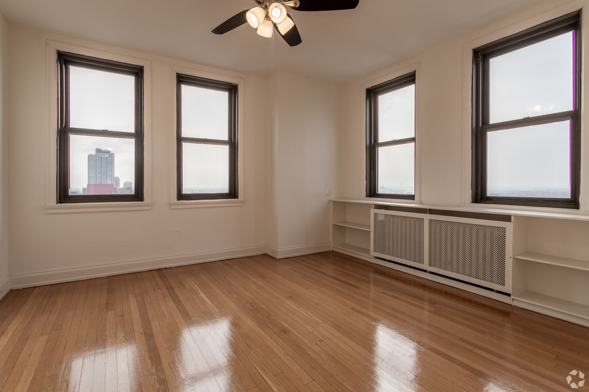 1BR, 1BA 561SF - The Chancellor