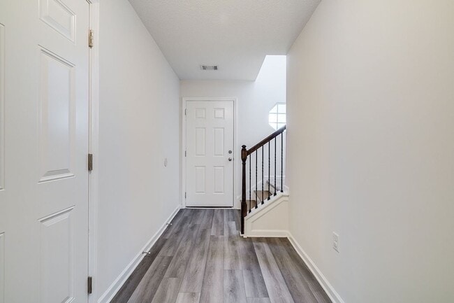Building Photo - 104 Barfield Way