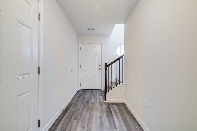 Building Photo - 3 Bed 2.5 Bath - Spacious Townhome Centrally Located in Rincon