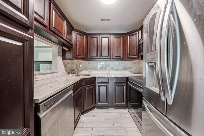 Building Photo - 4215C Aberdeen Dr