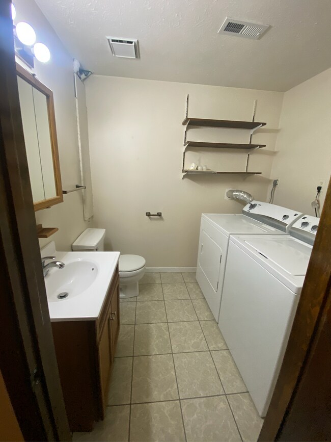 Building Photo - 13251 Brookside Dr
