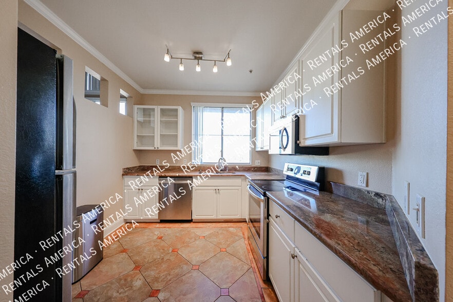 Building Photo - 1701 E Colter St