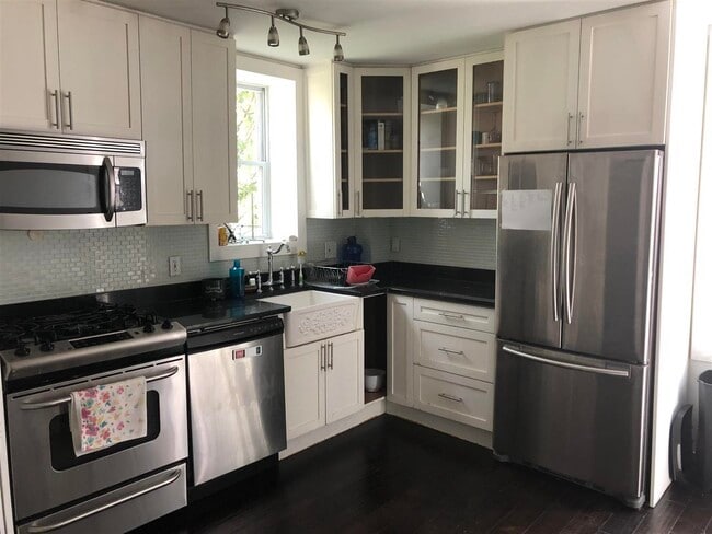 Primary Photo - 100 Park Ave