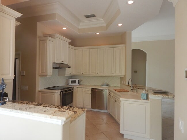 Building Photo - SUMMER/ FALL FURNISHED  3/2 IMMACULATE POOL HOME - ROSEDALE COMMUNITY