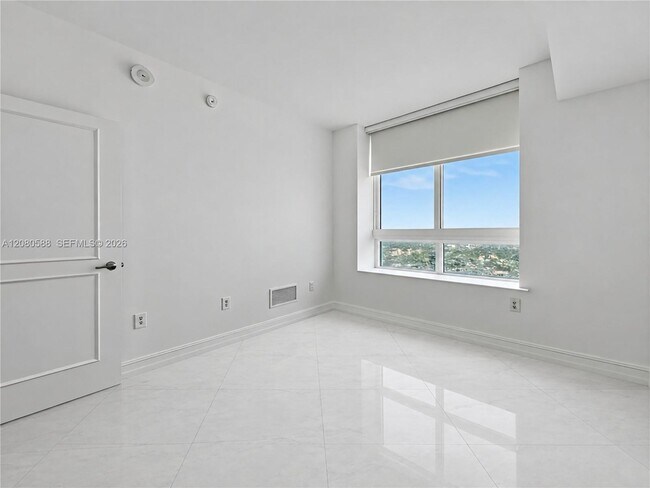 Building Photo - 1900 N Bayshore Dr