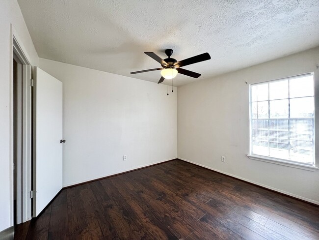 Building Photo - 709 Ruth Ct