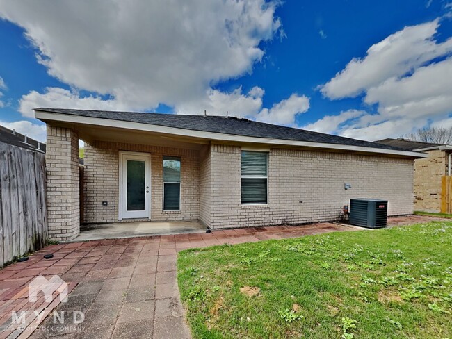 Building Photo - 1816 Sherwood Forest Cir