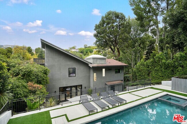 Building Photo - 2418 Canyon Oak Dr