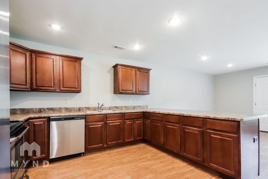 Building Photo - 313 W Thurman St